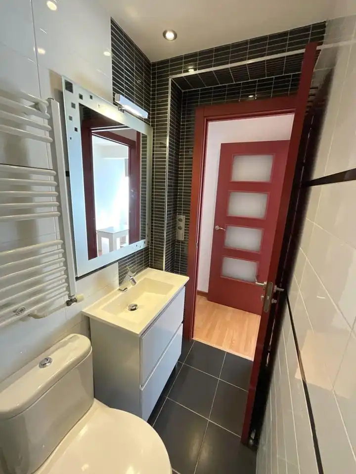 Baño de Piso en venta en Getafe con Aire acondicionado, Calefacción y Alarma