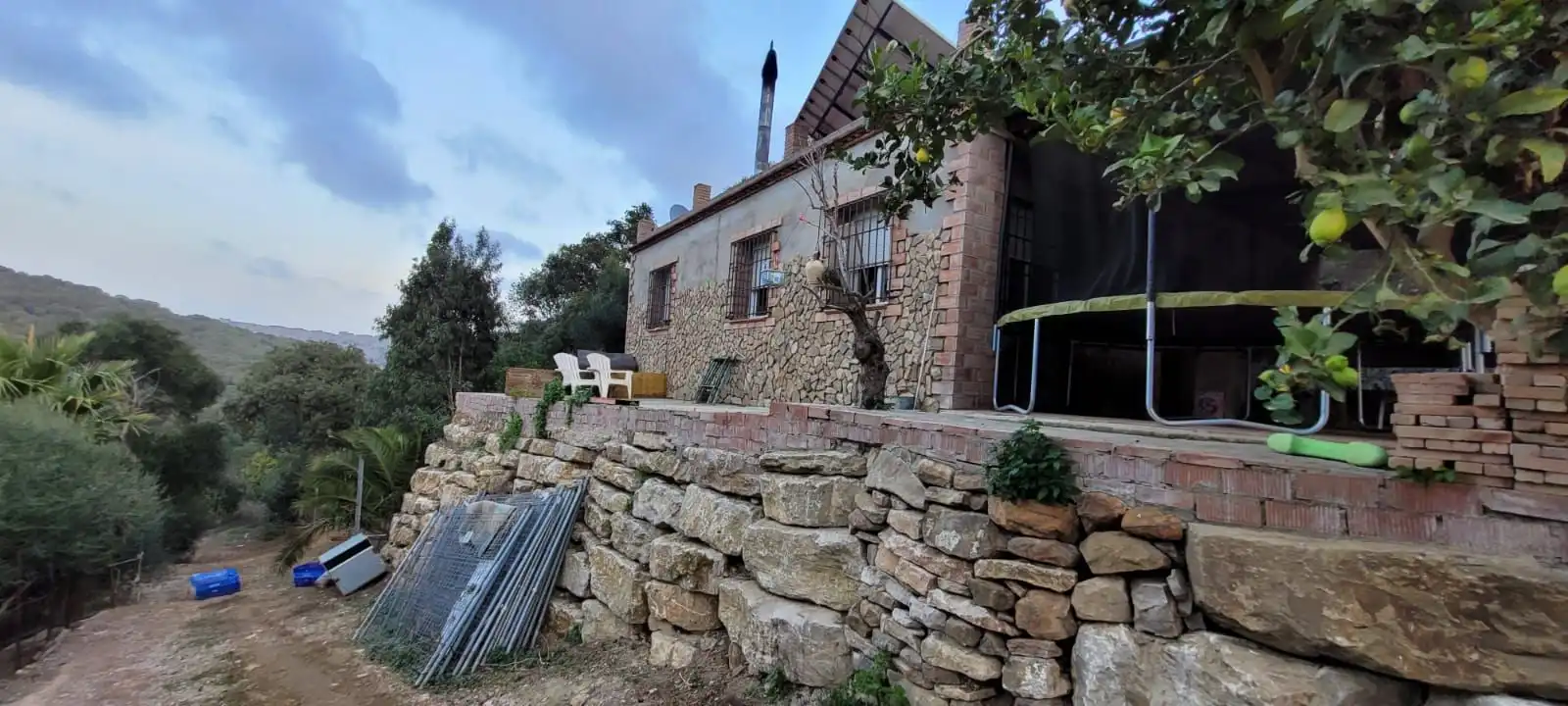 Vista exterior de Finca rústica en venda en Los Barrios amb Calefacció, Jardí privat i Traster