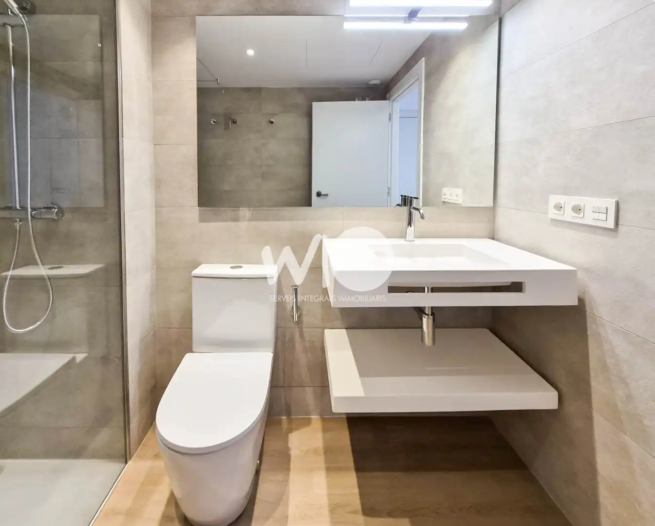 Baño de Piso de alquiler en Girona con Aire acondicionado, Calefacción y Parquet