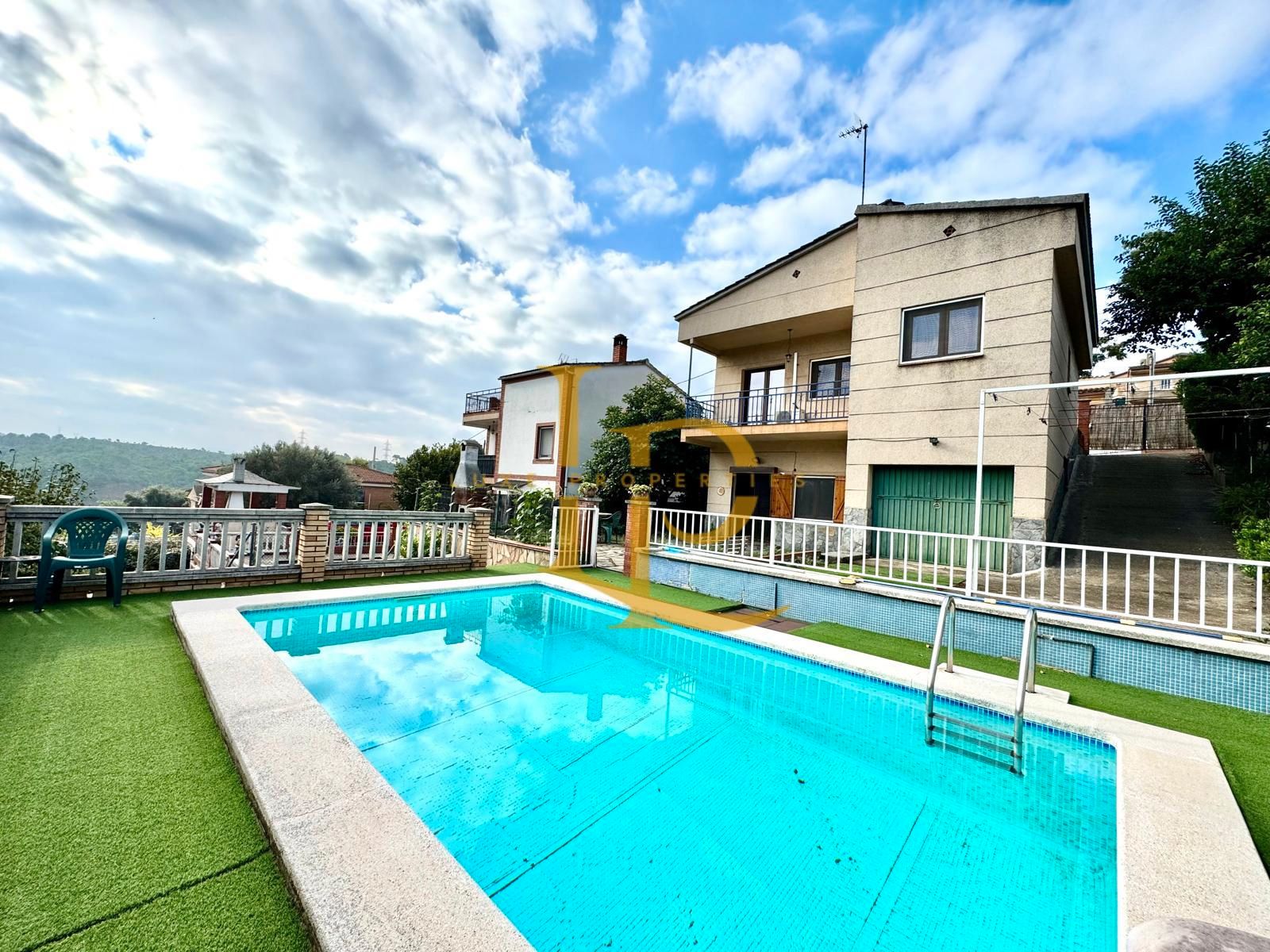 Piscina de Casa o xalet en venda en Castellbisbal amb Aire condicionat, Calefacció i Jardí privat