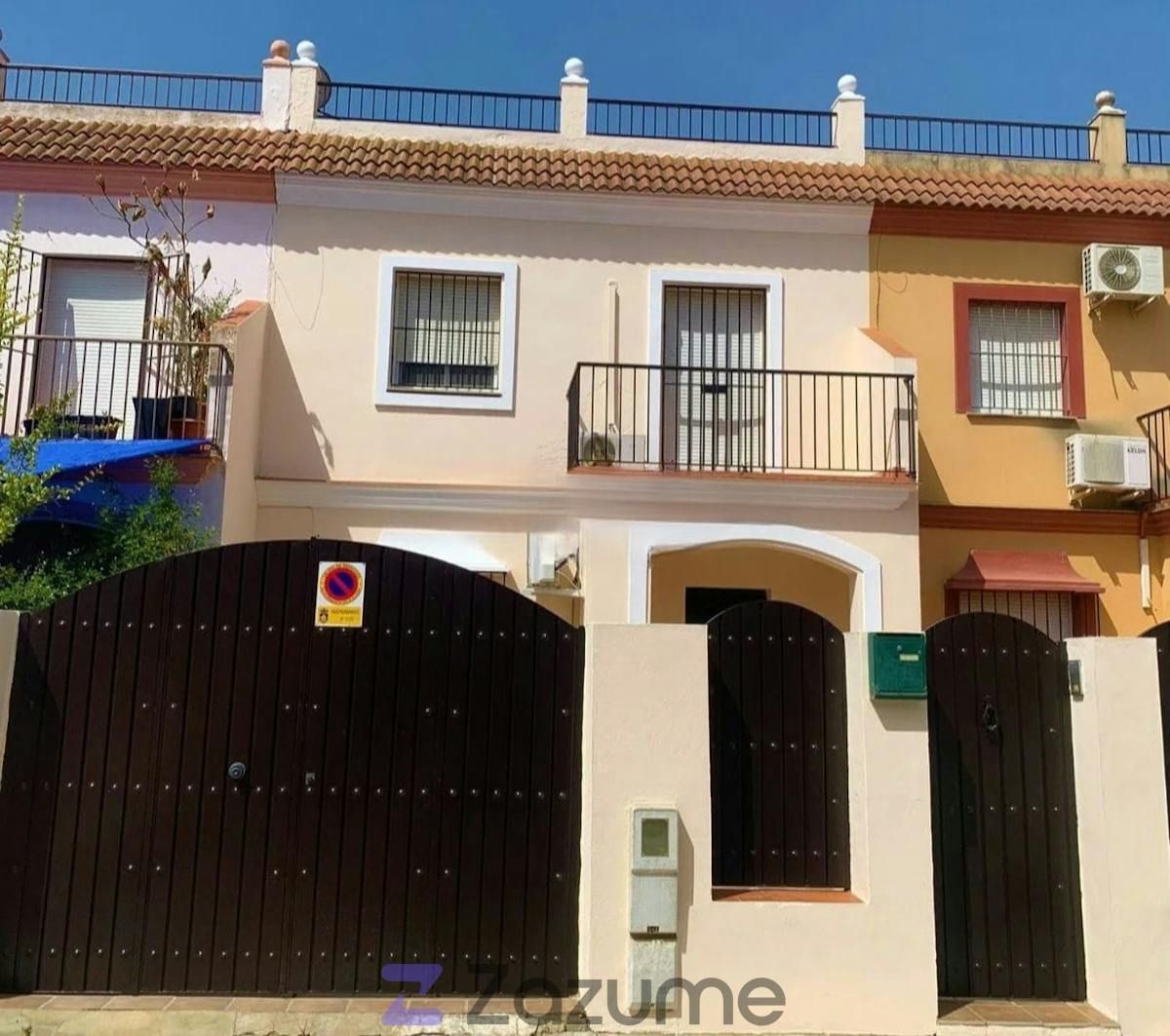 Single-family semi-detached for rent in C. Rafael Gordillo, Guillena pueblo