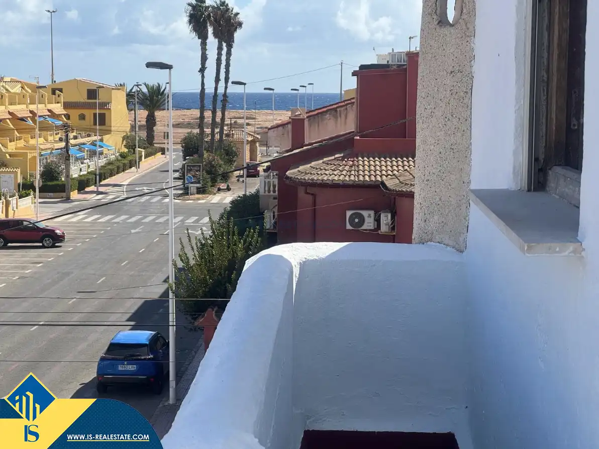 Vista exterior de Casa adosada en venda en Torrevieja amb Calefacció, Jardí privat i Terrassa