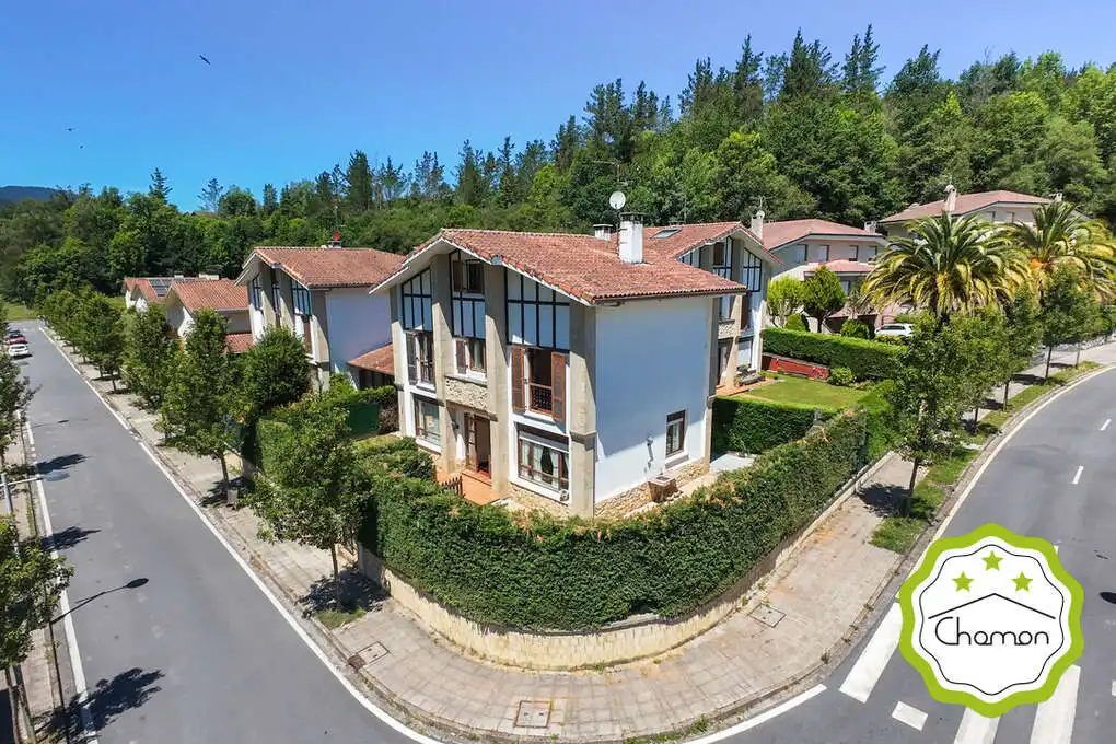 Vista exterior de Casa o xalet en venda en Zeberio amb Calefacció, Jardí privat i Traster