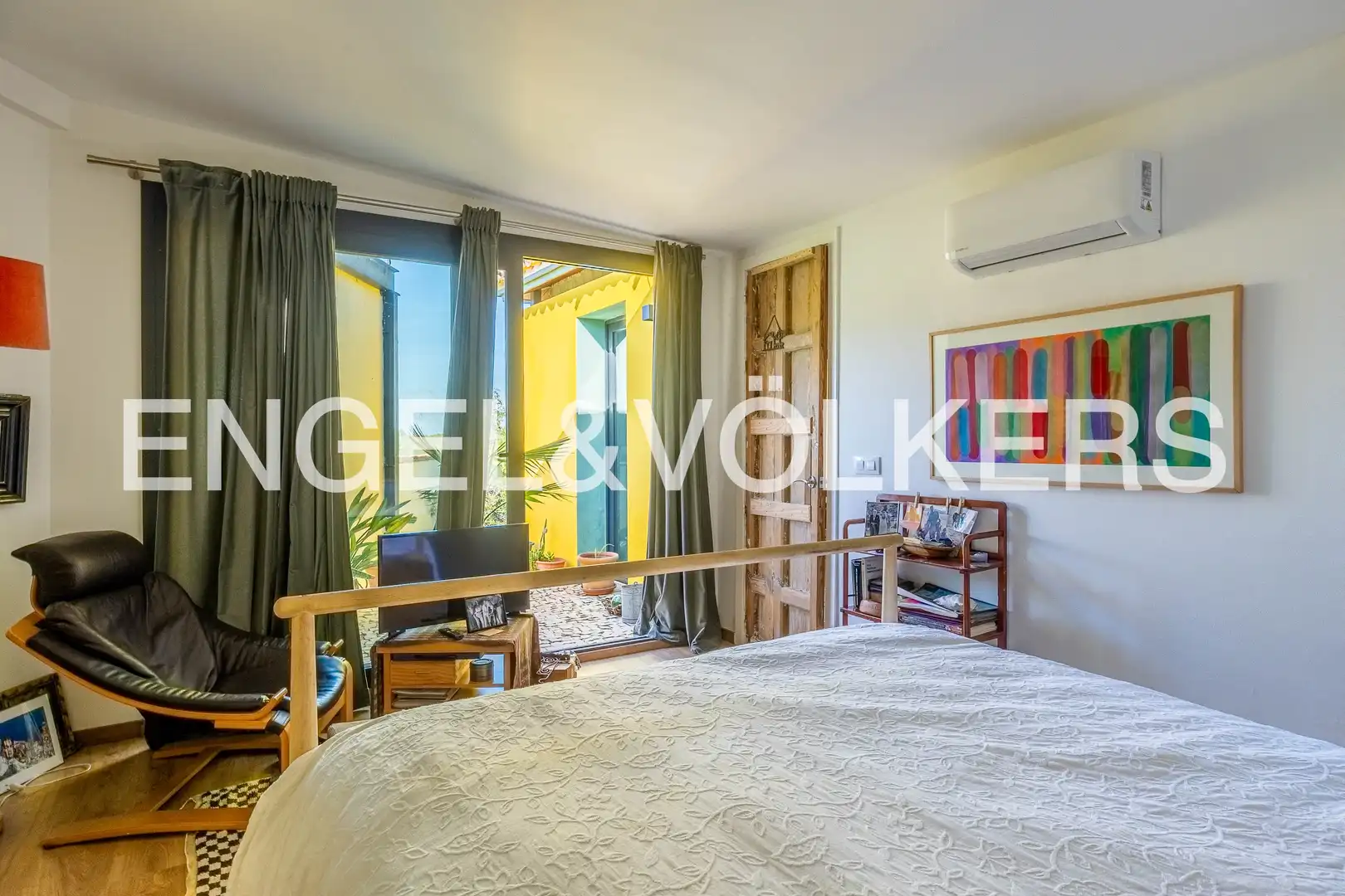 Bedroom of Houses for sale in Valencina de la Concepción  with Air Conditioner, Heating and Private garden
