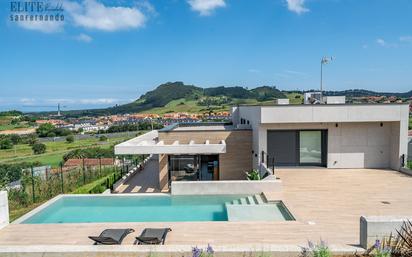 Piscina de Casa o xalet en venda en Piélagos amb Calefacció, Terrassa i Piscina