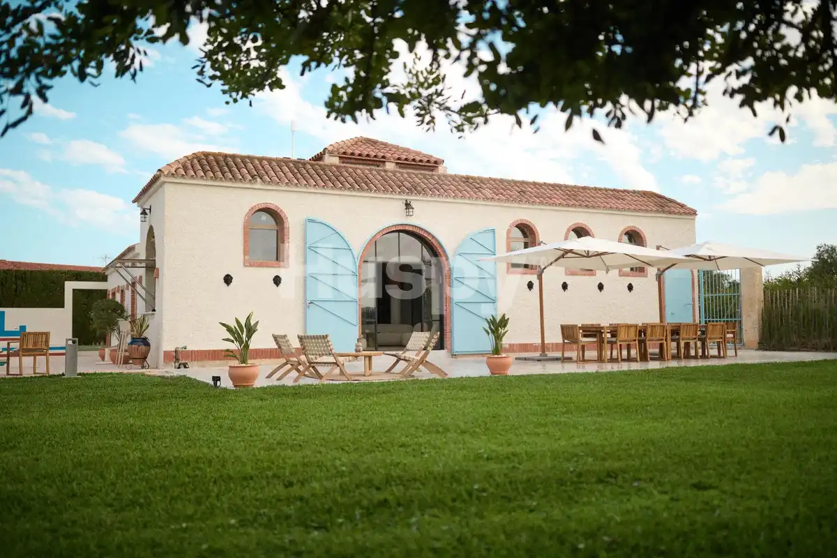 Vista exterior de Casa o xalet en venda en Elche / Elx amb Aire condicionat, Calefacció i Jardí privat