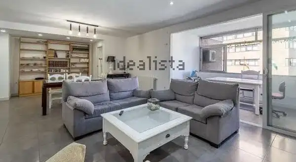 Sala d'estar de Pis en venda en Granada amb Calefacció i Moblat