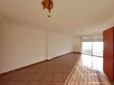 Apartment with balcony for sale in Besos, 55