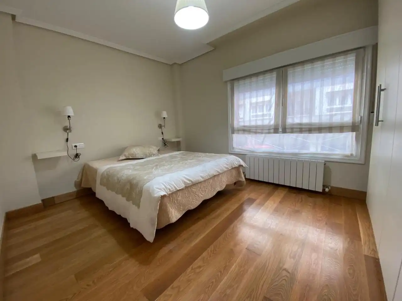 Schlafzimmer von Wohnung zum Verkauf in Durango mit Heizung