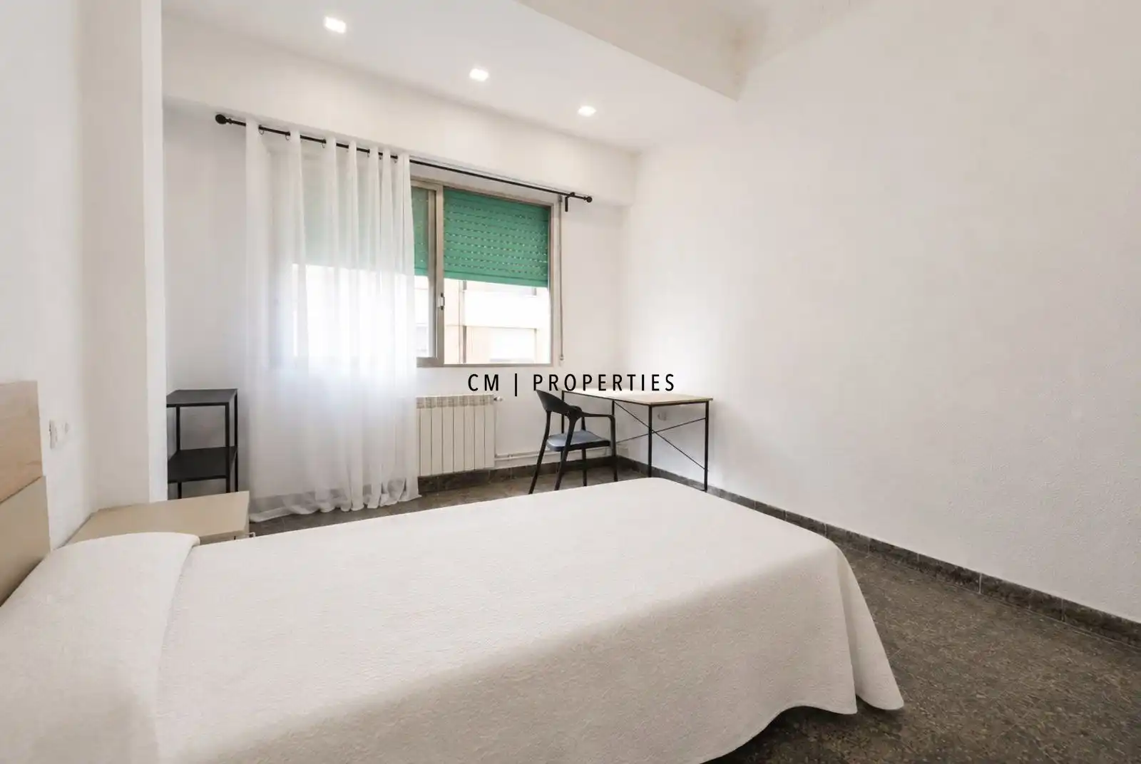 Schlafzimmer von Wohnung zur Miete in Valencia mit Klimaanlage, Heizung und Terrasse