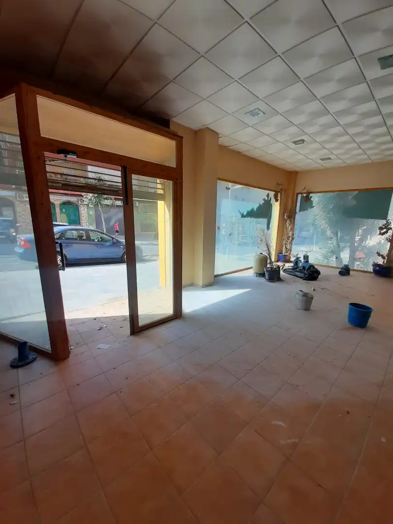 Local comercial en venda a Úbeda, imagen 2