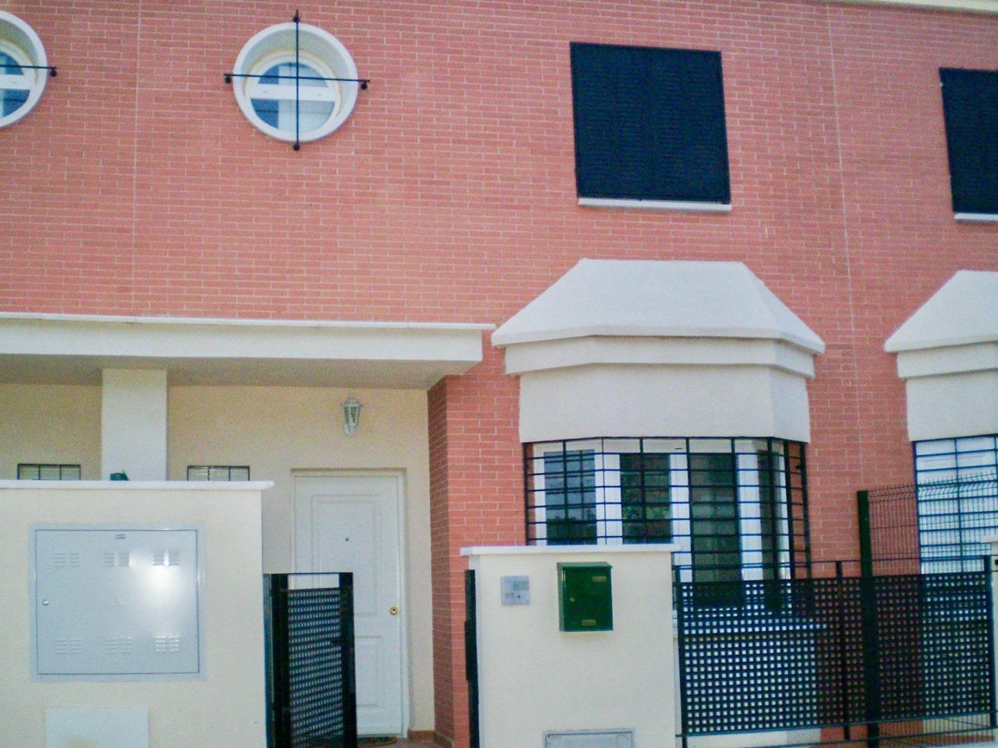 Exterior view of Single-family semi-detached for sale in Coria del Río  with Air Conditioner, Terrace and Furnished