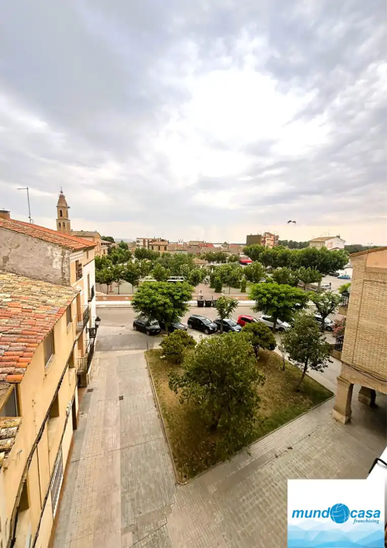Außenansicht von Wohnung zum Verkauf in Pina de Ebro mit Parkett, Ofen und Waschmaschine