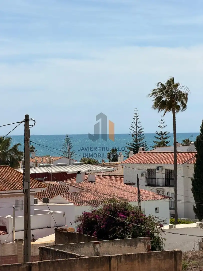 Vista exterior de Casa o xalet en venda en Vélez-Málaga amb Terrassa, Traster i Moblat