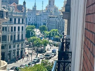 Duplex avec balcon à vendre à Calle del Caballero de Gracia