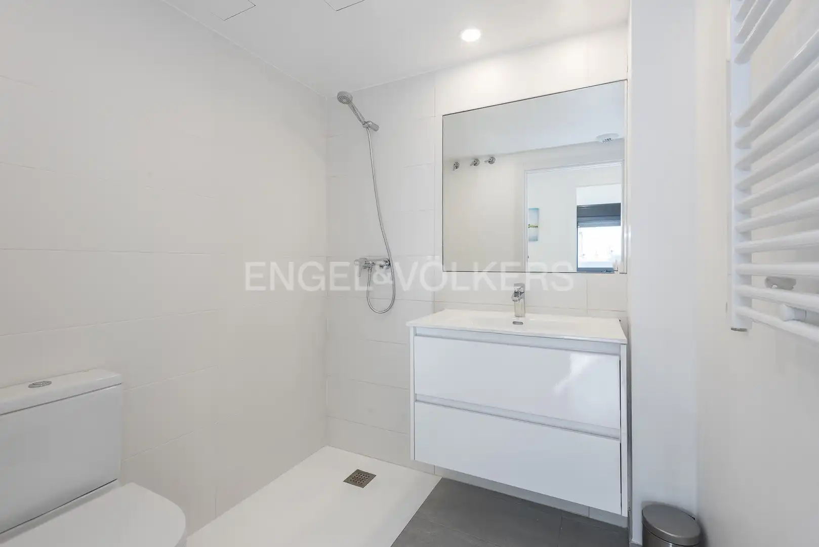 Bathroom of Flat for sale in Cubelles  with Air Conditioner, Heating and Terrace