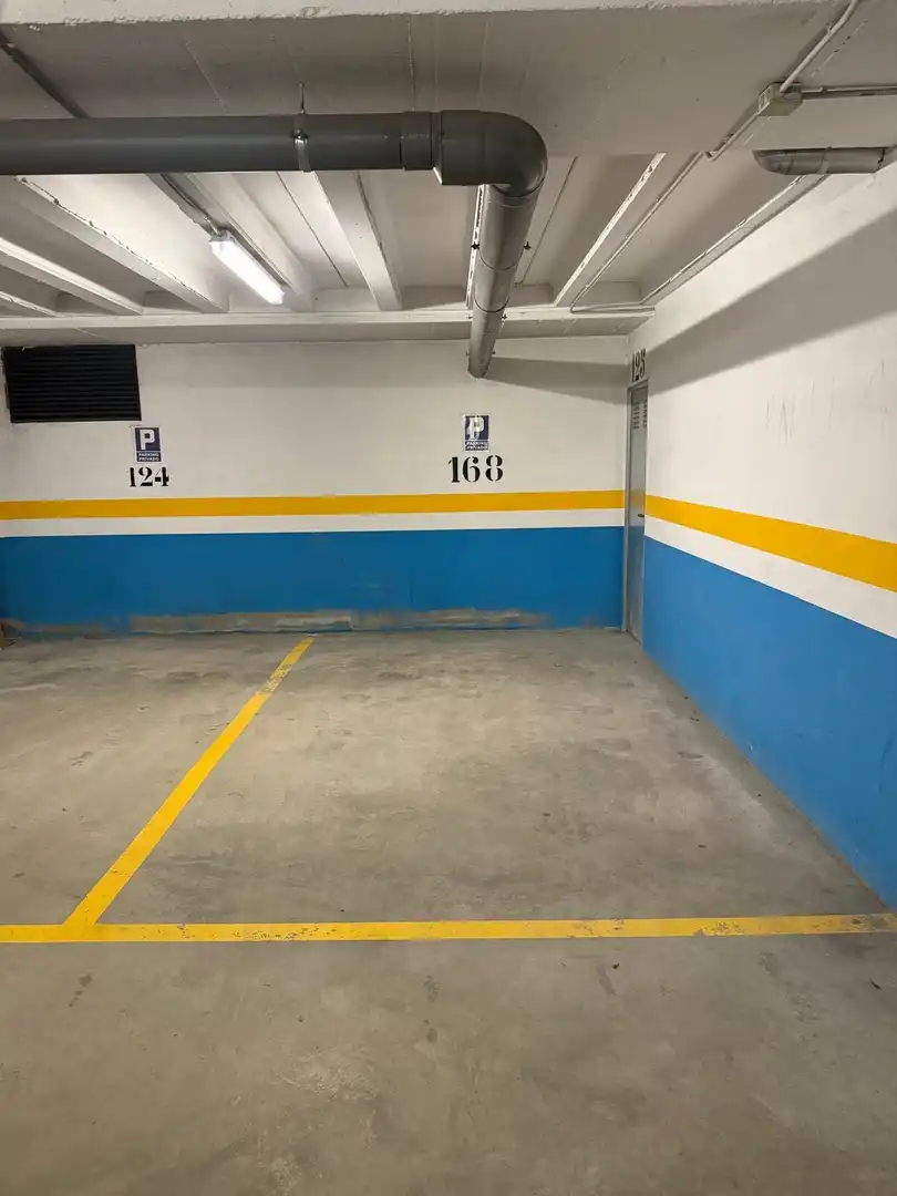 Parking de Piso de alquiler en Canillo con Calefacción, Parquet y Terraza