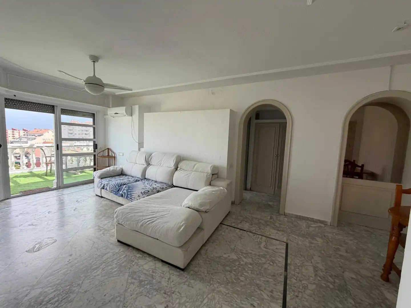 Sala de estar de Piso en venta en La Manga del Mar Menor con Terraza y Piscina comunitaria