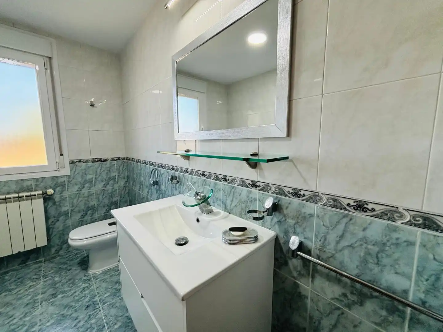 Bany de Casa o xalet en venda en Serranillos del Valle amb Aire condicionat, Calefacció i Jardí privat