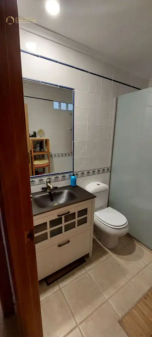 Badezimmer von Einfamilien-Reihenhaus zum Verkauf in Santa Pola mit Klimaanlage, Heizung und Terrasse