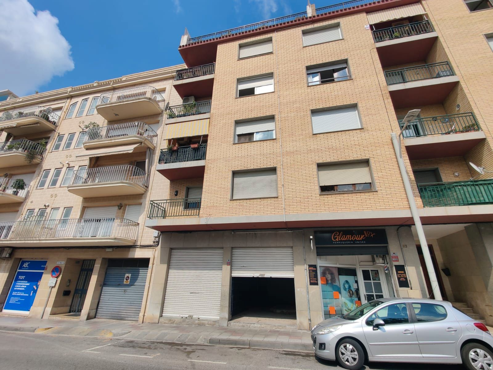 Vista exterior de Local en venda en El Vendrell