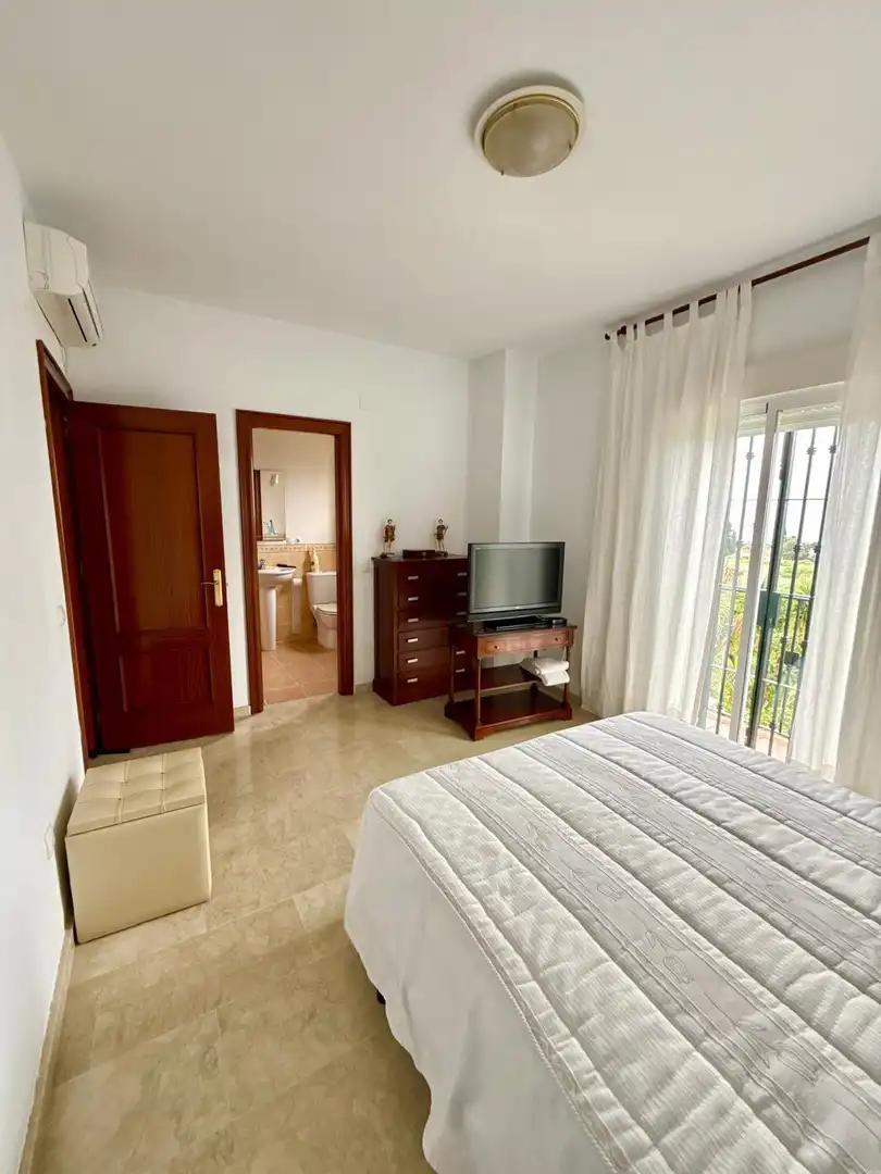 Dormitori de Casa adosada en venda en Vélez-Málaga amb Aire condicionat, Calefacció i Terrassa