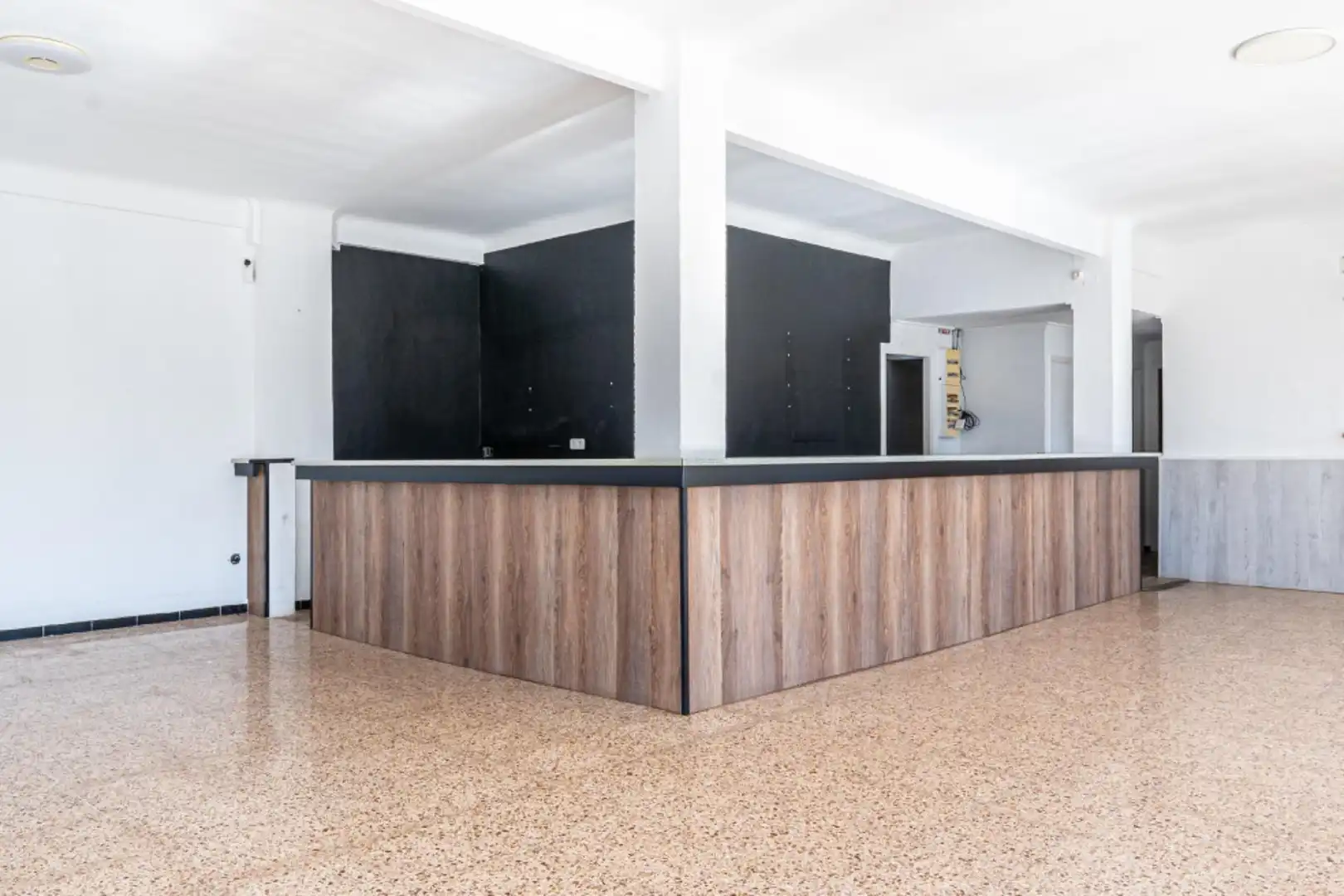 Commercial properties for sale in Llucmajor  with Air Conditioner, Heating and Terrace