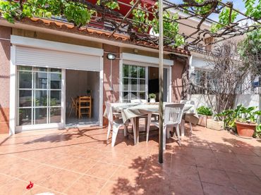 Maison mitoyenne avec balcon à vendre à Calle RONDA D'ALTAFULLA