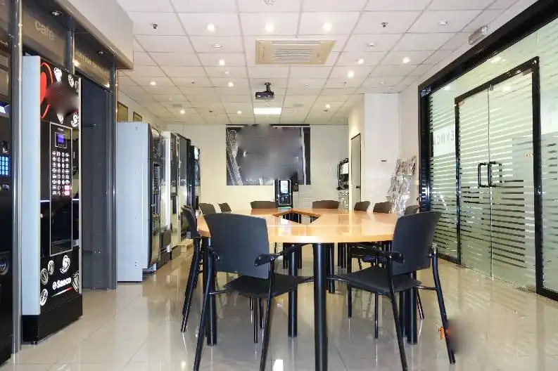 Industrial building with lift to rent in Almeda - El Corte Inglés, imagen 2