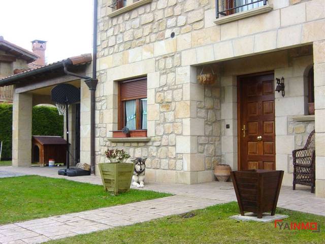 Casa-chalet en Venta en Condado de Treviño