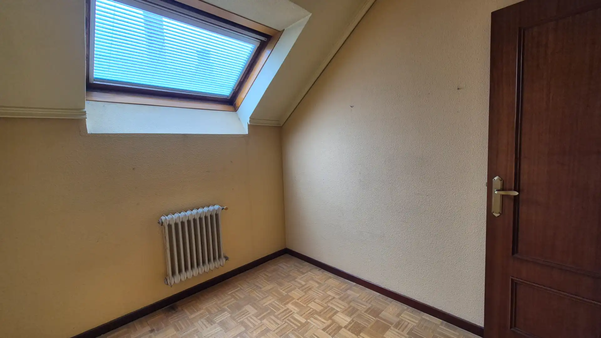 Habitación de Dúplex en venta en Oviedo  con Calefacción, Parquet y Trastero