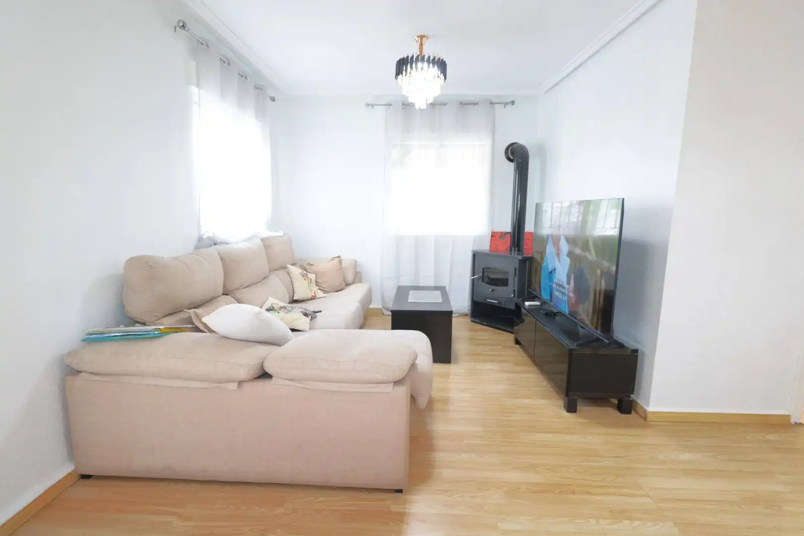 Sala de estar de Piso en venta en Torrevieja con Jardín privado, Amueblado y Piscina comunitaria