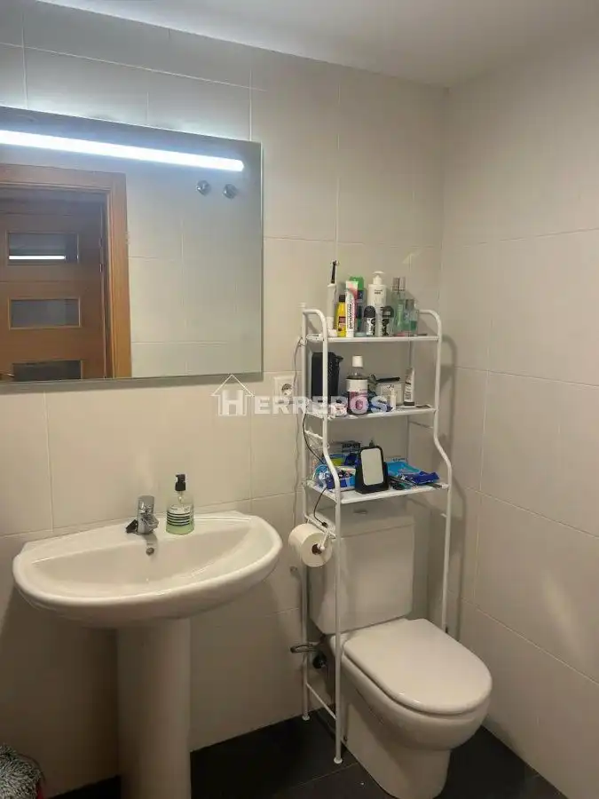 Baño de Piso en venta en Albelda de Iregua con Calefacción, Parquet y Terraza