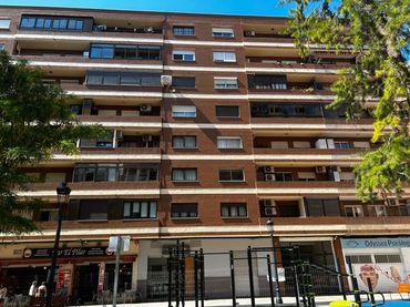 Pis amb balcó en venda a Carrer d'Abén al Abbar 9