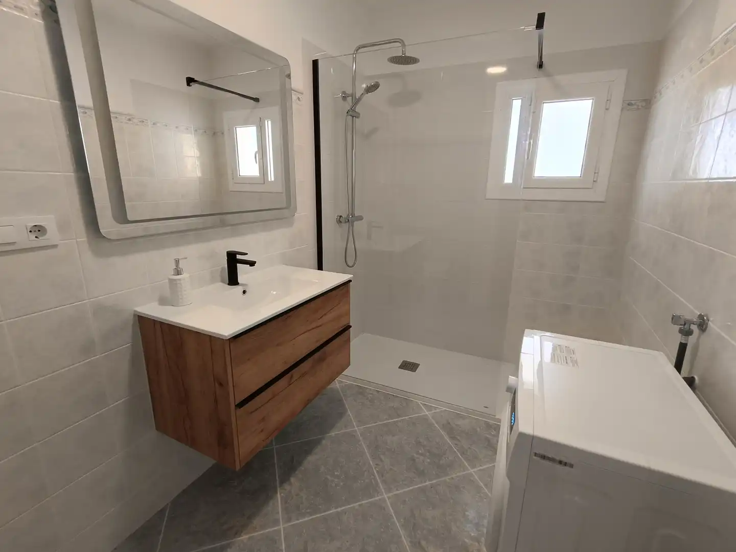 Badezimmer von Wohnung zur Miete in Calafell mit Parkett, Terrasse und Abstellraum