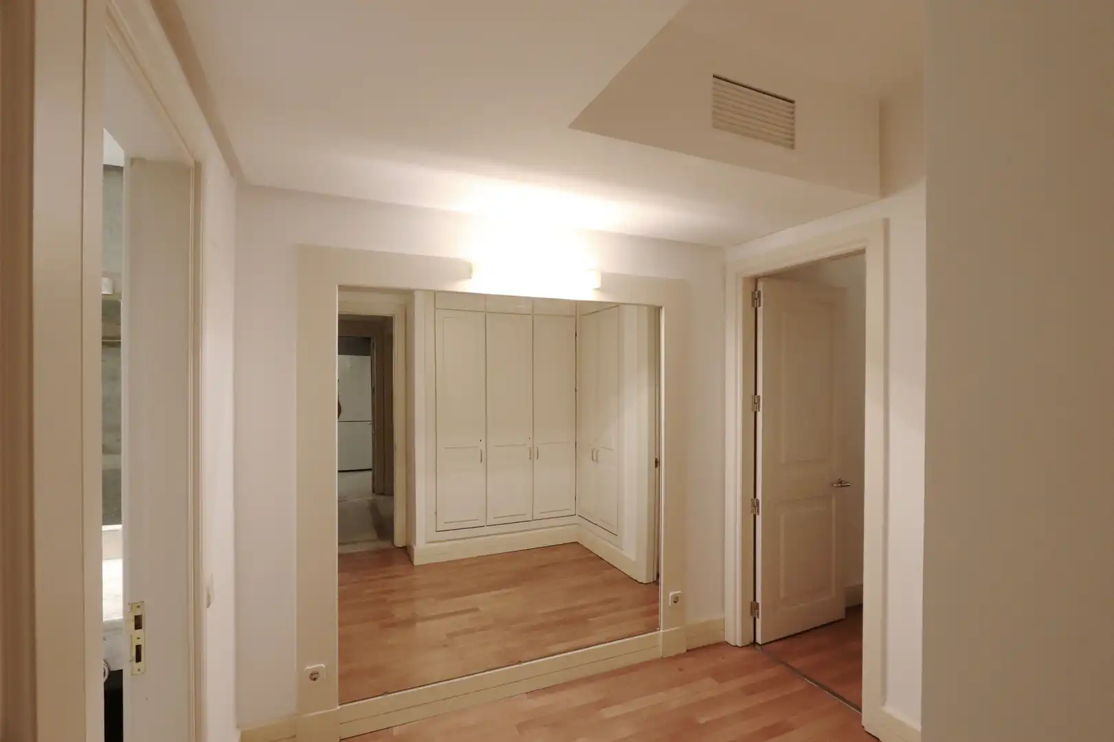 Flat for sale in Madrid  with Air Conditioner, Heating and Private garden
