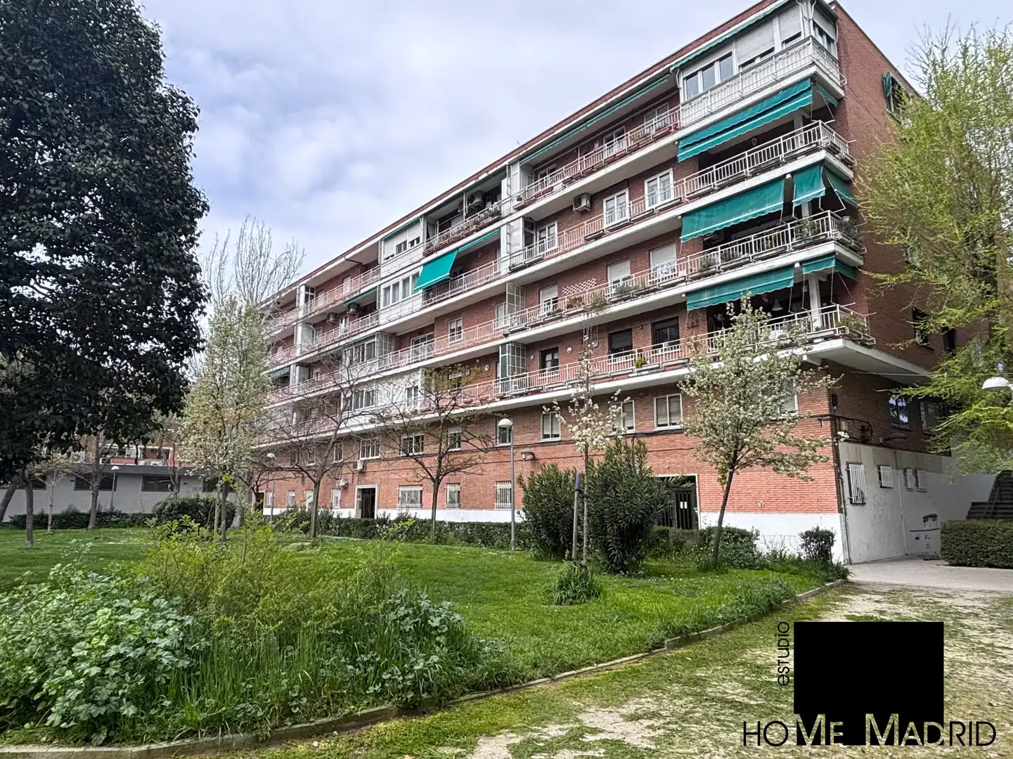 Vista exterior de Pis en venda en  Madrid Capital amb Calefacció i Parquet