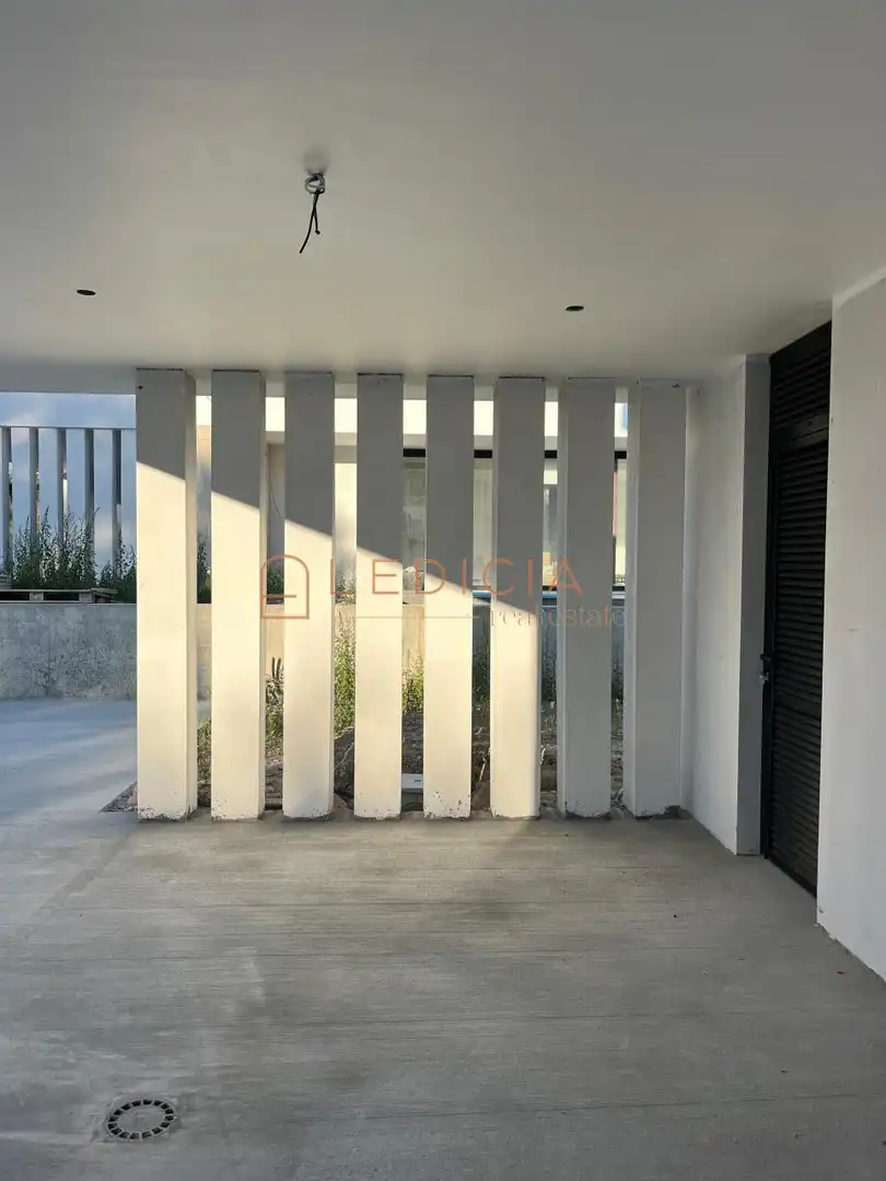 Vista exterior de Casa o chalet en venta en Vigo  con Calefacción, Jardín privado y Parquet