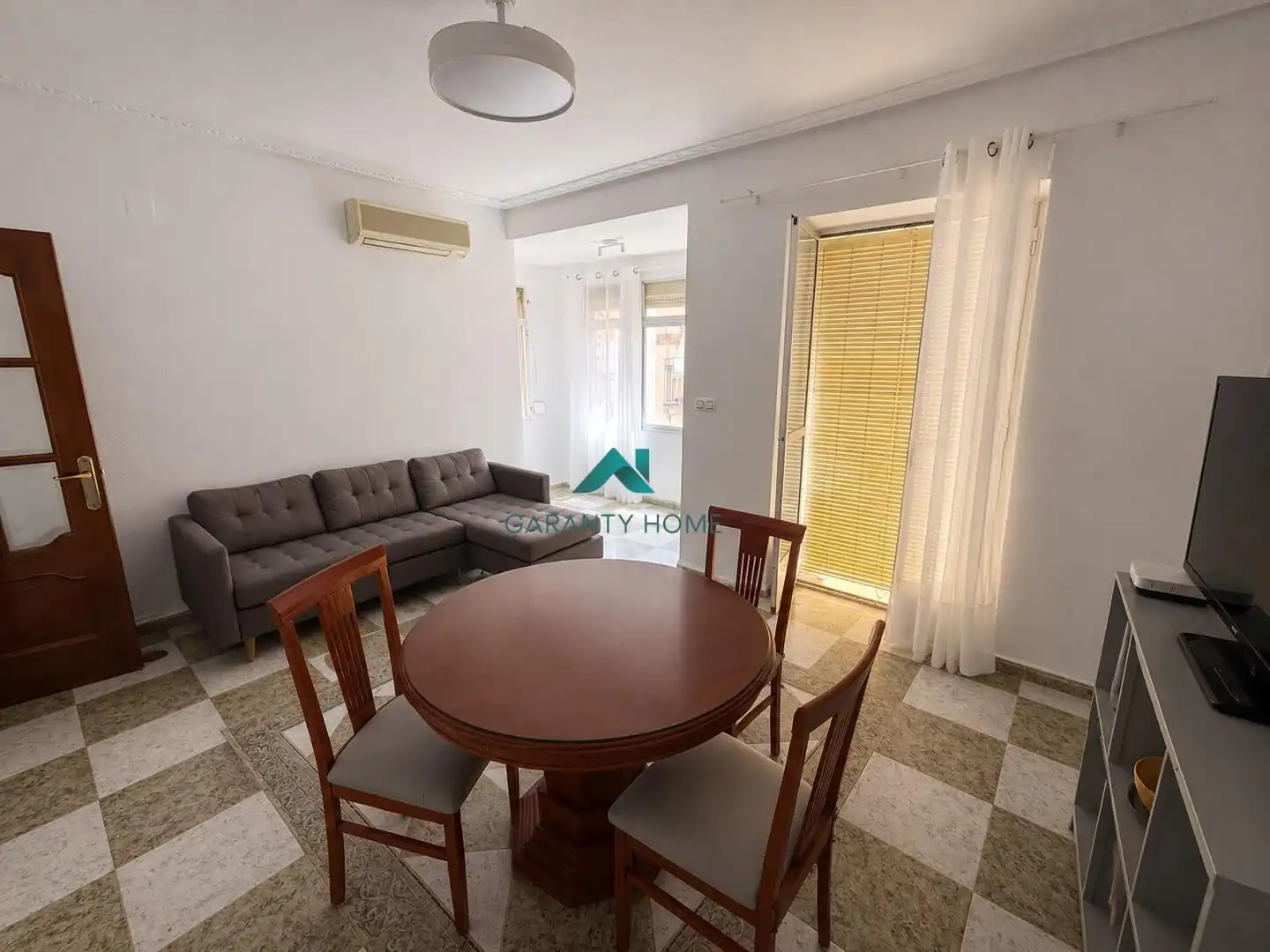Außenansicht von Wohnung zur Miete in Jaén mit Klimaanlage, Möbliert und Balkon