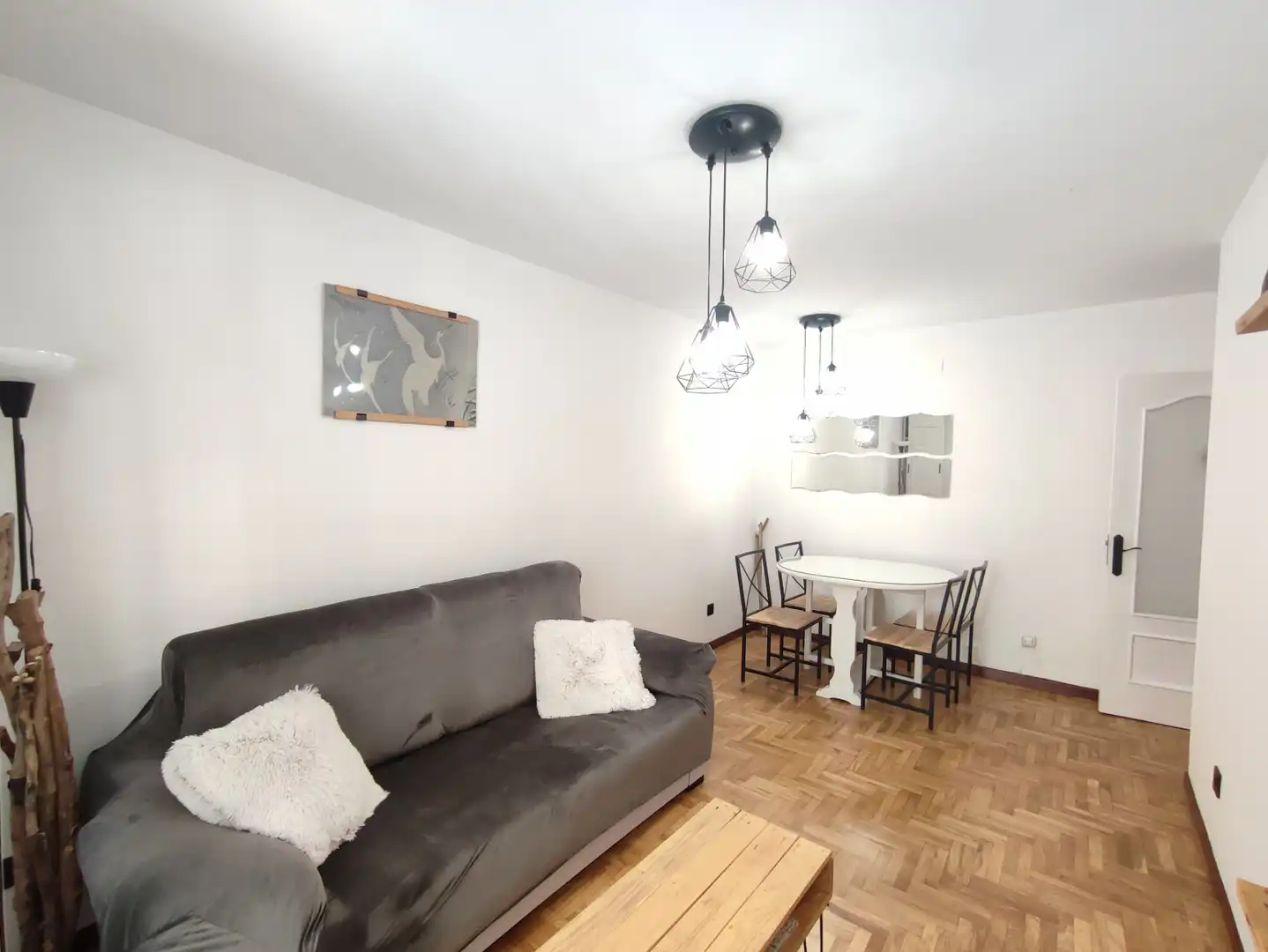 Sala d'estar de Pis de lloguer en Gijón  amb Calefacció, Parquet i Moblat