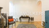 Sala d'estar de Apartament en venda en  Madrid Capital amb Aire condicionat, Calefacció i Parquet