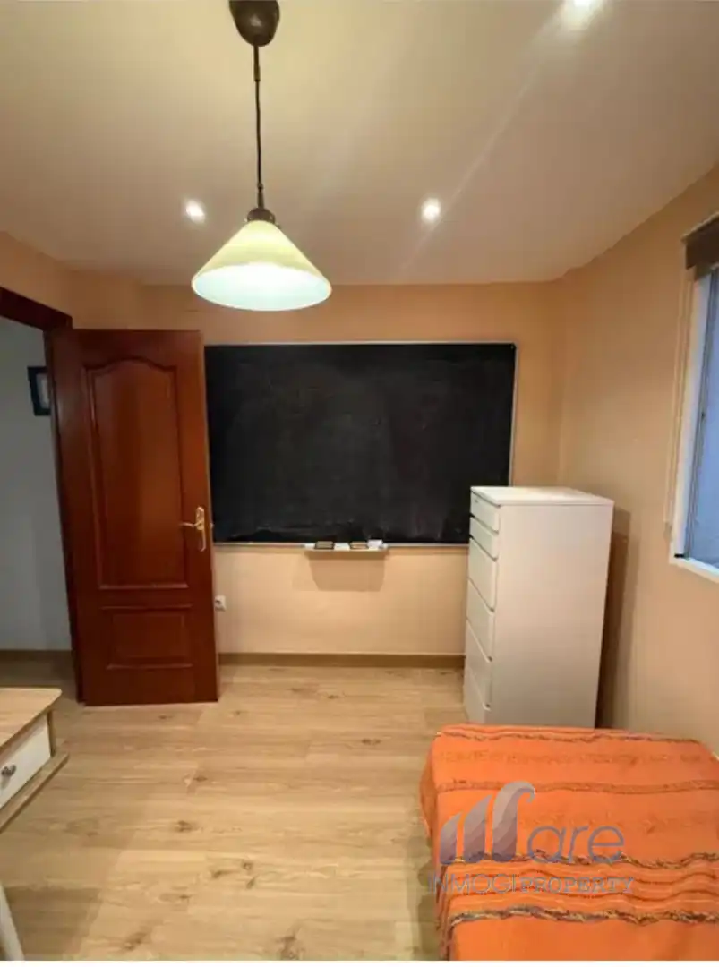 Habitación de Piso en venta en Granada con Calefacción, Terraza y Amueblado