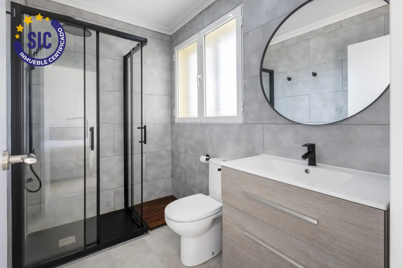 Baño de Casa adosada en venta en El Puig de Santa Maria con Aire acondicionado, Calefacción y Jardín privado
