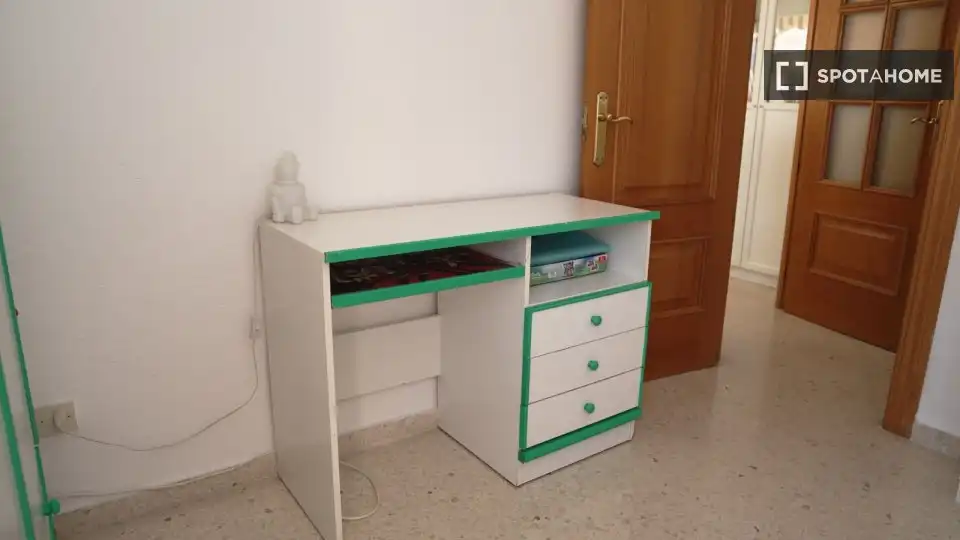 Bedroom of Apartments for share in Rincón de la Victoria  with Air Conditioner, Terrace and Furnished