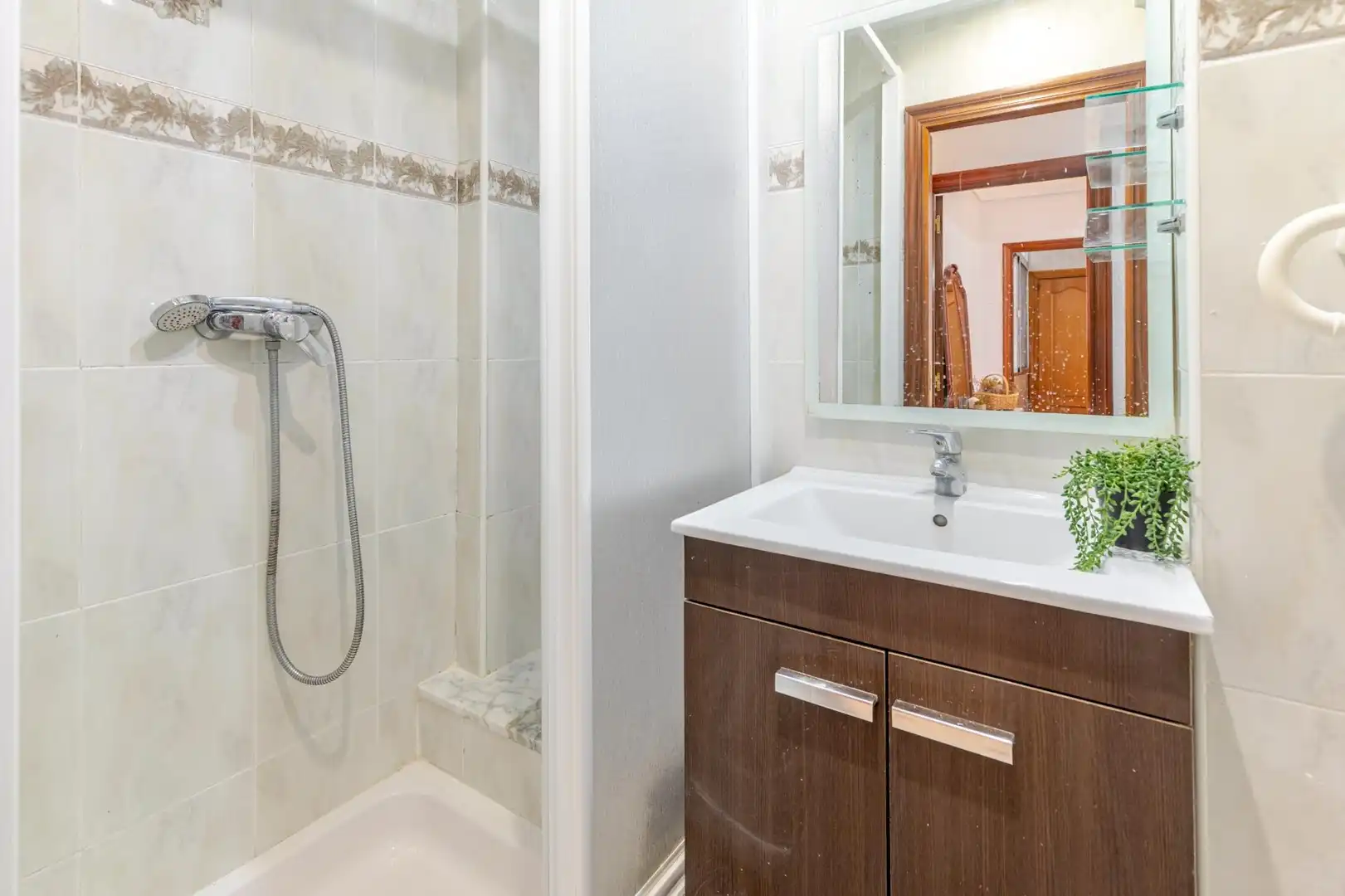 Baño de Piso en venta en Valencia con Aire acondicionado, Calefacción y Terraza