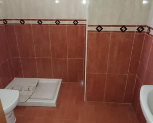 Bany de Apartament en venda en Zamora Capital  amb Calefacció i Balcó
