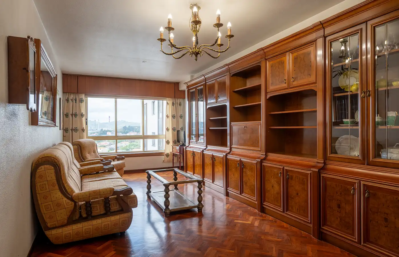 Sala d'estar de Pis en venda en A Coruña Capital  amb Parquet, Traster i Moblat