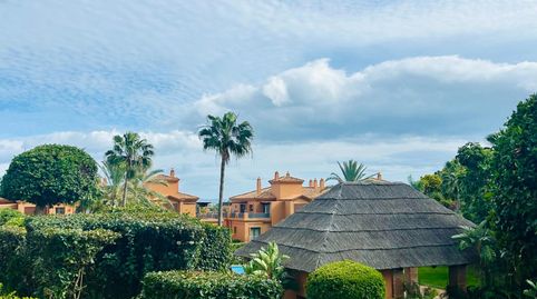 Foto 4 de Casa adosada en venda a Benatalaya, Estepona