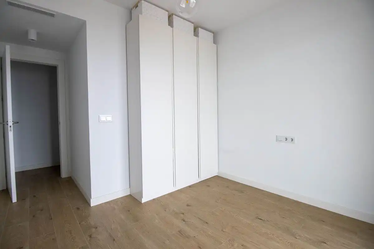 Dormitori de Apartament de lloguer en Estepona amb Aire condicionat, Calefacció i Terrassa