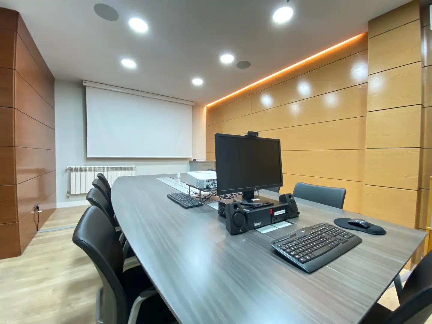 Office for rent in Madrid  with Air Conditioner, Heating and Balcony